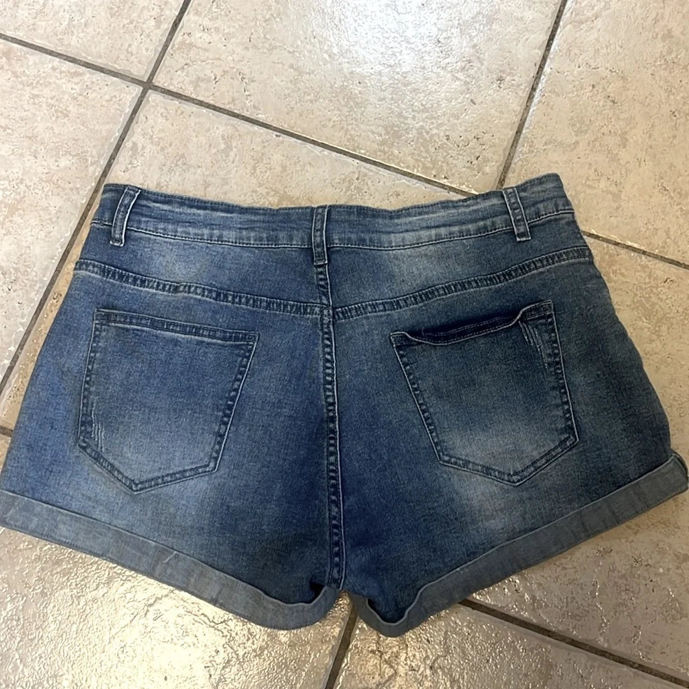 💙Blue jean shorts, distressed, cuffed legs, Size XL💙